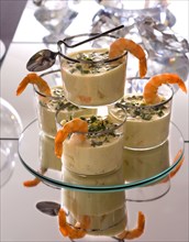 Christmas dinner with strass: spicy cream with shrimps