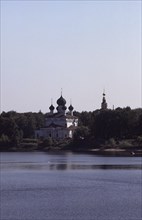 Monastère sur la Volga, près d'Ouglitch
