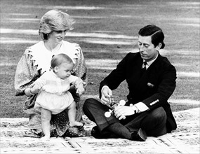 Prince William comme un bambin avec ses parents, princesse Diana et prince Charles