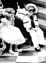 Les enfants de la cour royale du Royaume-Uni assistant au mariage du prince Andrew et de Sarah Ferguson.