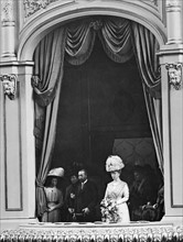 Le roi George V et la reine Mary aperçus lors de l'ouverture du festival de l'empire au Crystal Palace