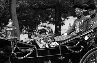 Les enfants de la cour du Royaume-Uni conduits au mariage du prince Andrew et de Sarah Ferguson