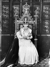 La reine Elisabeth II sur le trône de la Chambre des Lords