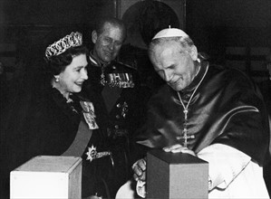 La reine Elisabeth II en visite officielle au Vatican