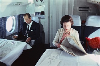 La reine Elisabeth II et le prince Philip à bord de leur Jet privé