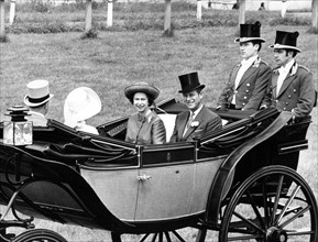 La reine Elisabeth II et le prince Philip à l'hippodrome d'Ascot