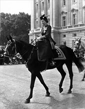 La reine Elisabeth II à cheval