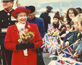La reine Elisabeth II venue inaugurer le Blaydon Bridge