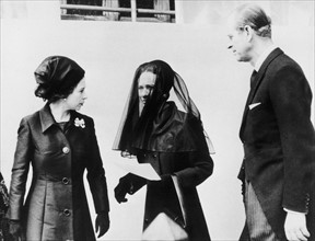 La reine Elisabeth II assistant aux funérailles d'Edouard VIII