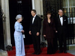 La reine Elisabeth II arrivant au 10 Downing Street