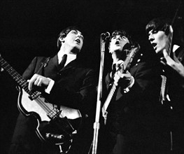 Les Beatles sur la scène de l'Olympia à Paris
