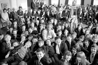 Tommy Steele, Bacon's School en Angleterre