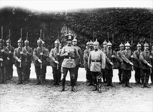 Le Kronprinz Guillaume de Prusse et ses troupes en 1917