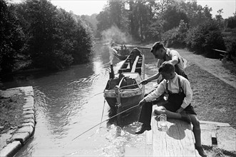 Pêche à Watford, 1945