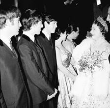 Les Beatles et la Reine Mère