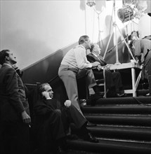 Alfred Hitchcock sur le tournage de "L'homme qui en savait trop"