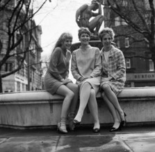 Marianne Faithfull, Avril Elgar and Glenda Jackson