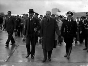 Neville Chamberlain accueilli par Joachim Von Ribbentrop à Munich en 1938