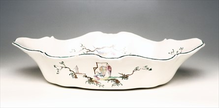Basin decorated with "aux  Chinois astronomes" design, made by Veuve Perrin
