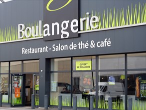 France - Banlieue - Zone commerciale