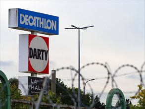 France - Banlieue - Zone commerciale
