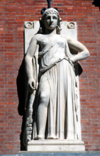 PARIS II MAIRIE STATUE // CITY HALL STATUE