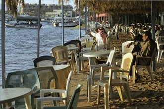 A une terrasse de café à Aqaba en Jordanie