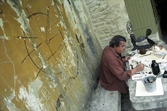 Le peintre Richard Texier en juillet 2002