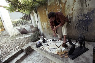 Le peintre Richard Texier en juillet 2002
