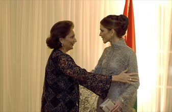 Queen Rania and Suzanne Mubarak, November 2002