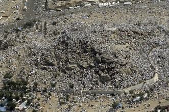 Pilgrims on Mount Arafat, February 2003