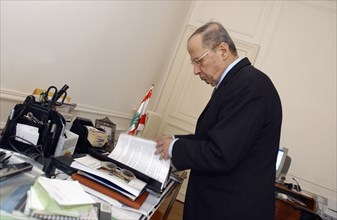 Le général libanais Michel Aoun à Paris, avril 2004