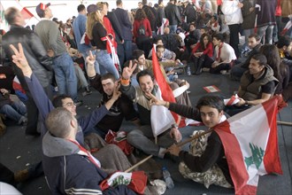 Lebanon celebrates collapse of Karami goverment