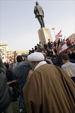 Vast crowd in Beirut backs a role for Syria