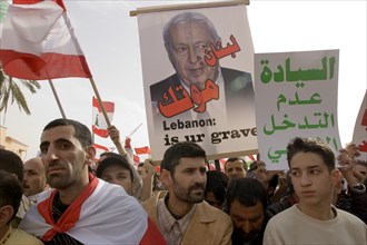 Vast crowd in Beirut backs a role for Syria