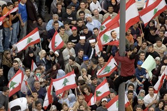 Vast crowd in Beirut backs a role for Syria