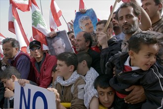 Vast crowd in Beirut backs a role for Syria