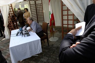 Le général Michel Aoun chez lui au Liban, mai 2005