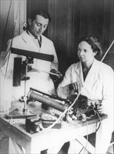 Curie, Irène et Frédéric Joliot