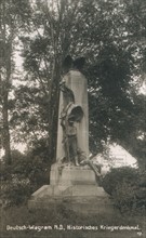 Monument aux morts à Wagram,  en hommage aux soldats qui ont péri dans la bataille de Wagram contre Napoléon 1er le 5 juillet 1809.