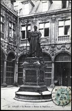 La Bourse et la statue de Napoléon 1er à Lille.
