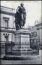 Statue du maréchal Serrurier à Laon.