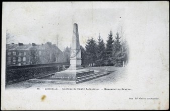 Monument dédié au général Caffarelli à Leschelle.
