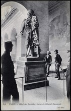 Statue of General Daumesnil at the hôtel des Invalides in Paris.