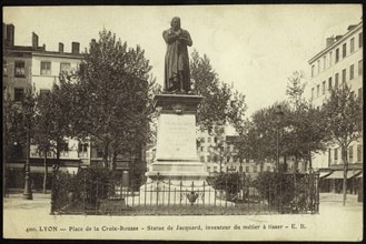 Statue de Joseph-Marie Jacquard à Lyon, place de la Croix-Rousse.
