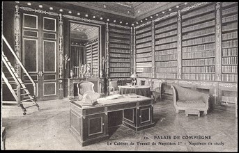 Palais de Compiègne : cabinet de travail de Napoléon 1er.