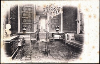 Palais de Fontainebleau : cabinet d'abdication de Napoléon 1er.