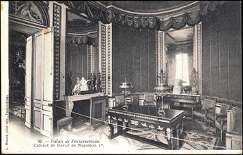 Palais de Fontainebleau : cabinet de travail de Napoléon 1er.