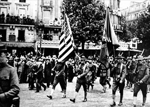 Paris - Bataillon américain défilant au cours de la cérémonie d'accueil aux troupes venues des Etats-Unis
