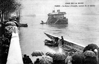 Paris, crue de la Seine : la Seine à Grenelle, matinée du 13 janvier